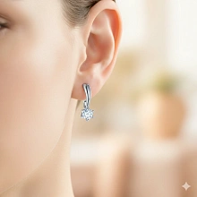 Серьги из белого золота с бриллиантом