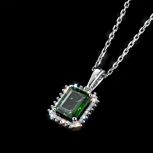 Подвеска из белого золота с хромдиопсидом и бриллиантами