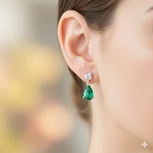 Пусеты из серебра с изумрудами и топазами и бриллиантами