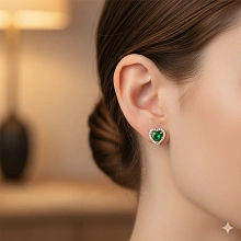 Пусеты из желтого золота с и изумрудами и бриллиантами