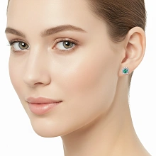 Пусеты из серебра с изумрудами и бриллиантами