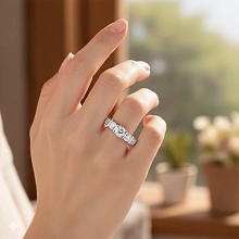 Классическое кольцо из белого золота c бриллиантами