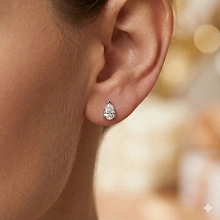 Пусеты из белого золота с бриллиантом