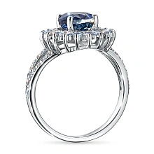 Кольцо из белого золота с сапфиром и бриллиантами