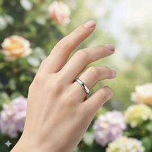 Гладкое кольцо из белого золота с бриллиантом