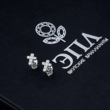 Пусеты из белого золота с бриллиантами