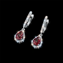 Серьги из белого золота с рубинами и бриллиантами