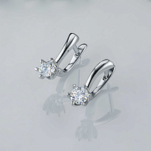 Серьги из белого золота с бриллиантом