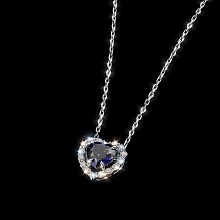 Подвеска из белого золота с сапфиром и бриллиантами