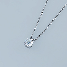 Классическая подвеска из белого золота с бриллиантом