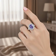 Кольцо из белого золота с танзанитом и бриллиантами