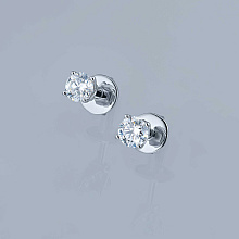 Пусеты из белого золота с бриллиантом