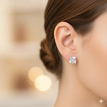 Пусеты из белого золота с бриллиантом