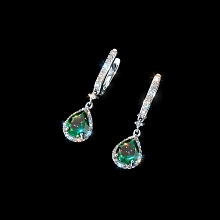 Серьги из белого золота с и изумрудами и бриллиантами