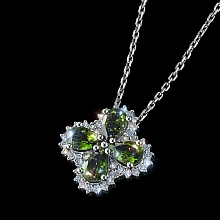 Подвеска из белого золота с хромдиопсидами и бриллиантами