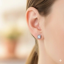 Пусеты из белого золота с бриллиантом