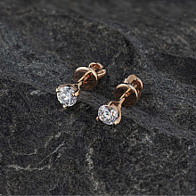 Пусеты из красного золота с бриллиантами