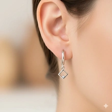 Серьги из серебра с бриллиантом