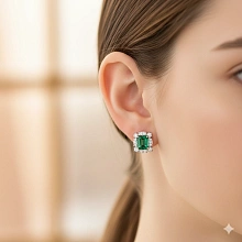 Пусеты из белого золота с и изумрудами и бриллиантами выращенными