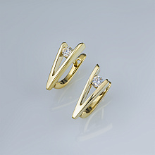 Серьги из желтого золота с бриллиантом