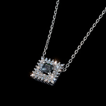 Подвеска из белого золота с сапфиром и бриллиантами