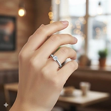 Помолвочное кольцо из белого золота с бриллиантом