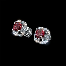 Пусеты из белого золота с рубинами и бриллиантами