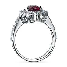 Кольцо из белого золота с рубином и бриллиантами