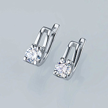 Серьги из белого золота с бриллиантом