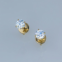 Пусеты из желтого золота с бриллиантом