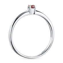 Классическое кольцо из серебра с гранатом