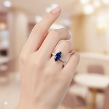 Кольцо из белого золота с и сапфиром и бриллиантами