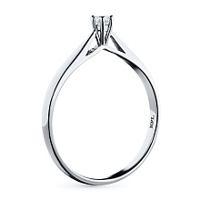 Кольцо из белого золота с бриллиантом