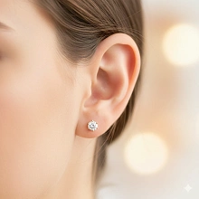 Пусеты из желтого золота с бриллиантом