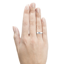 Классическое кольцо из белого золота с бриллиантом